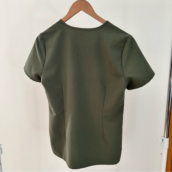 FIGS Catarina One-Pocket Scrub Top - Picture 2 of 4